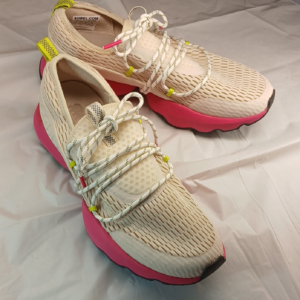 Sorel Women's Cream and Pink Sneakers size 9. mint condition